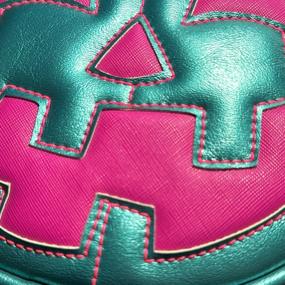 LOVE PAIN AND STICHES HANDCRAFTED SMALL HAPPY HOT PINK TEAL METALLIC CROSSBODY - Picture 4 of 10